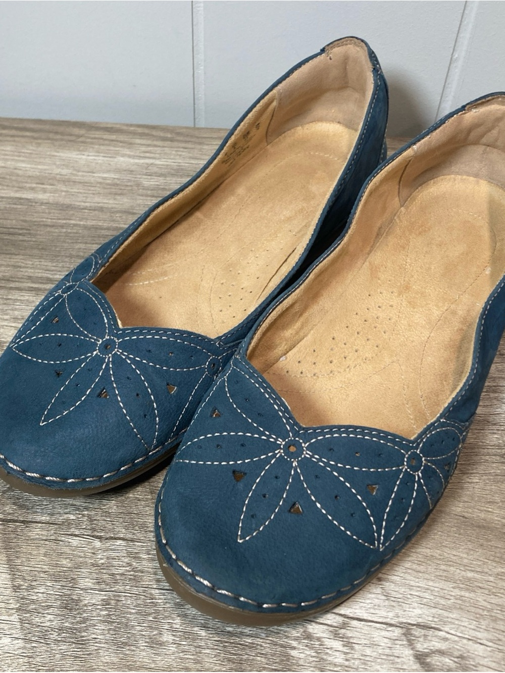 Naturalizer 11W Kipper Teal Blue Suede Floral Cutout Slip-On Flats Bohemian